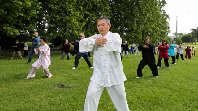 人到50岁，最好的运动不再是跑步游泳，也不是瑜伽太极