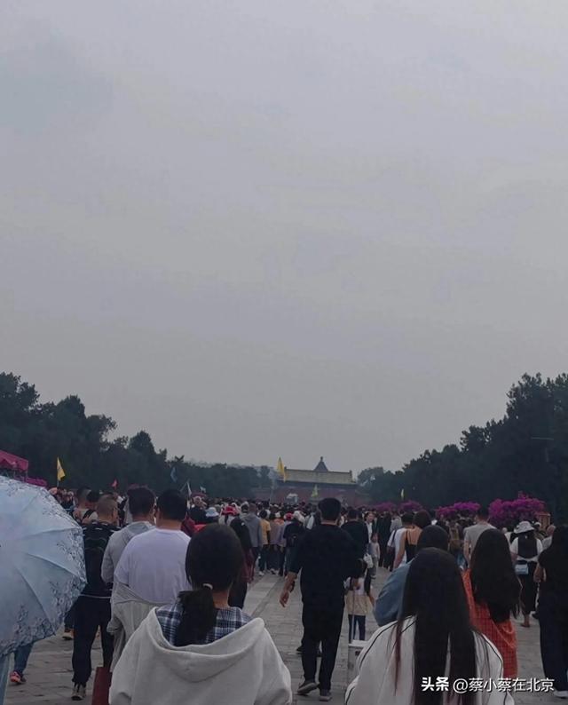 2025年10月5日，北京天坛发生的真实震撼场景，人山人海都看看吧