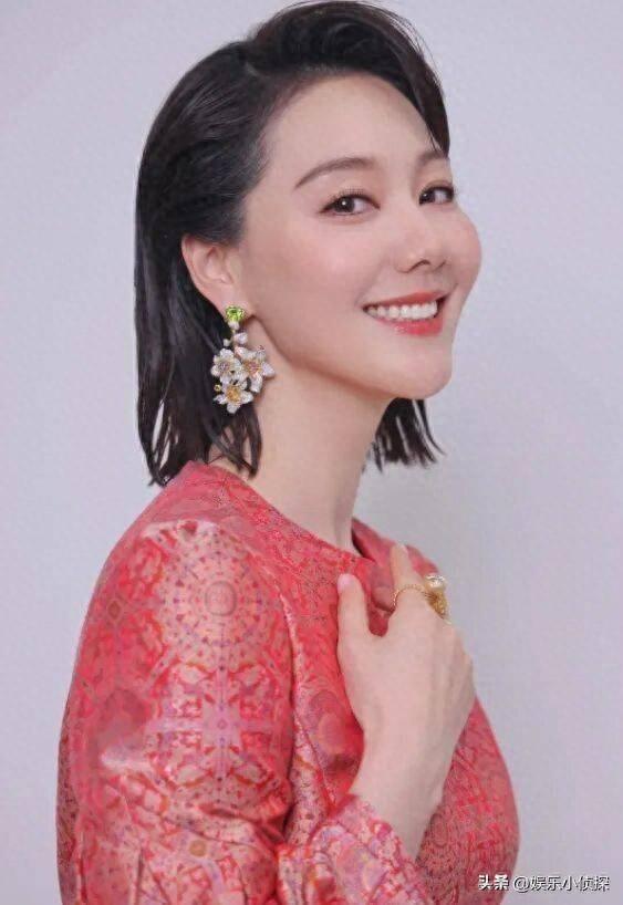 央视最美主持人：从被传陪睡上位到被央视开除的她，如今怎么样了