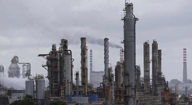 特朗普要抢委内瑞拉石油，难度超出了他的想象，国内这关就过不去