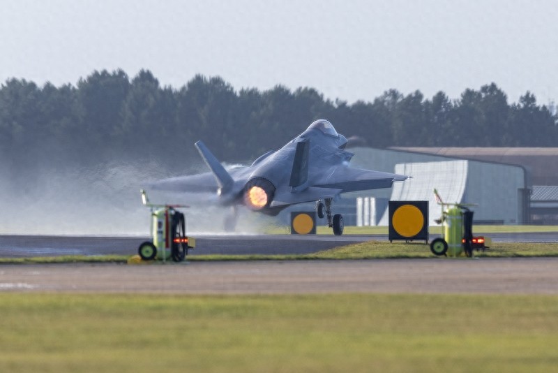 特朗普:美国军工企业挣得太多、生产太慢,点名雷神公司