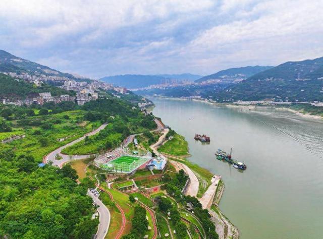 巴东黄土坡的蝶变