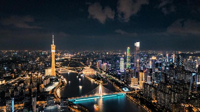 北上广城巴佬，挤爆河北县城