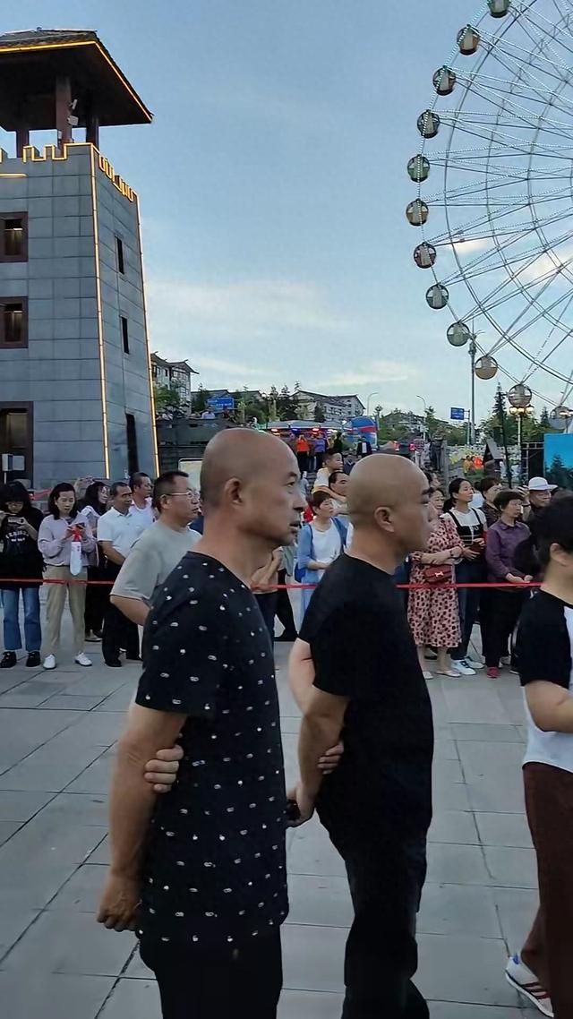 黄水景区靠“民族文化”出圈，这波操作此网红打卡点高明多了！