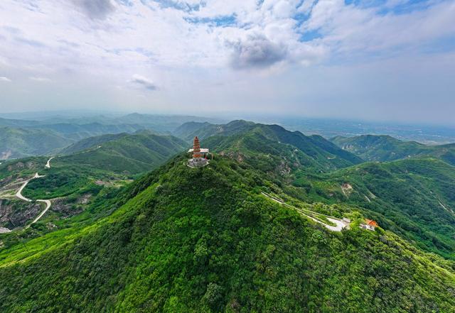 山西襄汾：夏日塔儿山