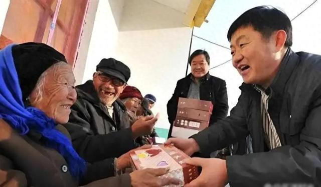 全体退休人员留意，2026年2月养老金，发放时间或将迎大变！