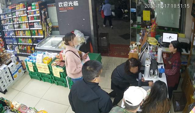女子购物发病身亡家属索赔218万元 营业员未及时救助店家被判担责