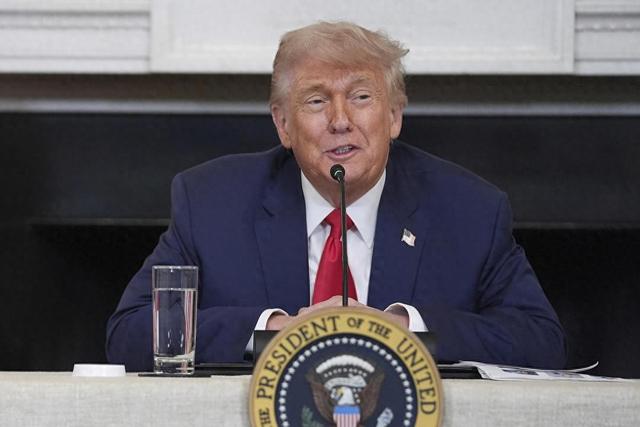 特朗普又搬起石头砸自己的脚！美财长刚想让我国换人，结果我国做出个意外动作，释放信息量大