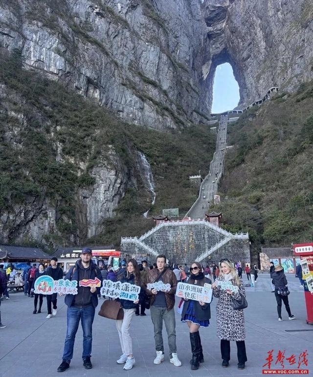 俄罗斯网络达人沉浸式体验湘鄂魅力 掀起“文旅新风潮”