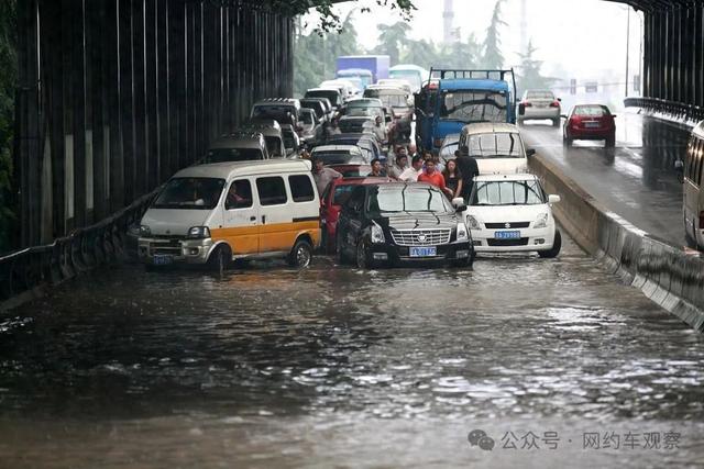 暴雨天网约车司机爆单，一口价乘客发来特殊要求，你会答应吗
