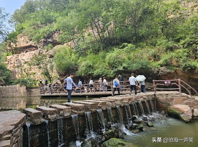 伏羲大峡谷的诱惑，是溪水潺潺，是清凉如秋，还是摩肩接踵?