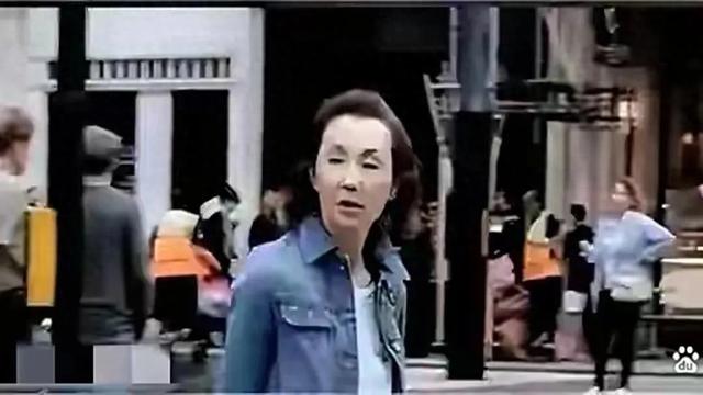 61岁张曼玉惊艳亮相 没有子女就一个人如今变老成这样了 真让人心疼
