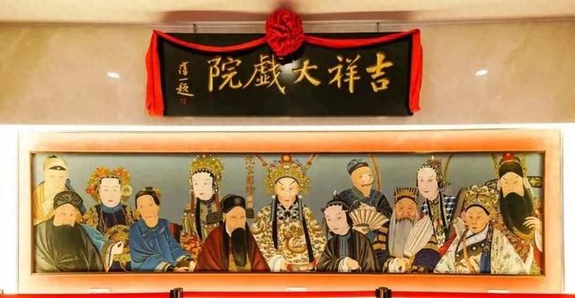 火出圈！王府井“空中戏院”成年轻人打卡新宠——