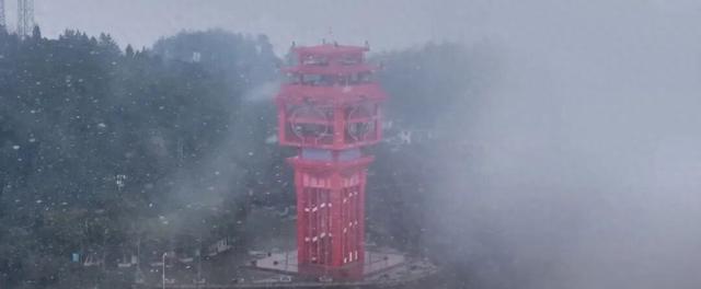 刚刚！凤凰山下雪啦！是真的！