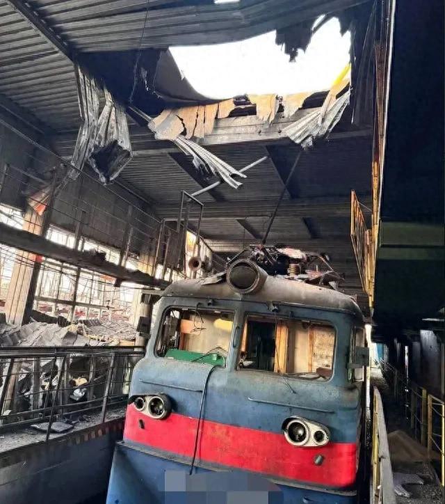 “炸、炸、炸”乌克兰的火车、火车头、铁路枢纽遭遇俄军重点打击