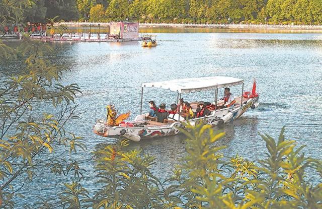 福州西湖公园成为热门打卡地