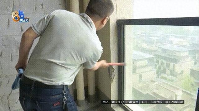 超级敲砖女孩破解版（他挥动锤子）