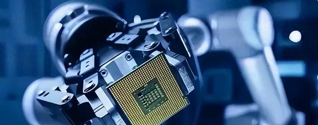 美荷两国同时发声，对中国独立研发的光刻机技术给予了强烈批评