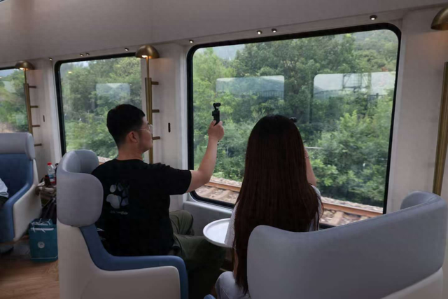 邯郸开行全景观光列车！