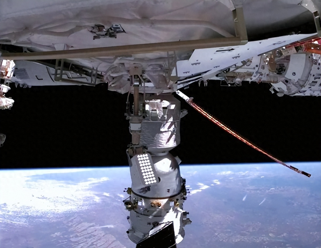 神舟飞船遭撞击，罪魁祸首显现？它是怎么来的，中国救援狂甩欧美