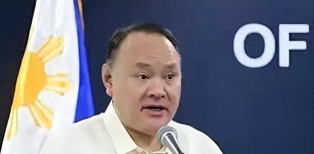 6国已派兵过南海，菲防长通告中国，不许出手，中方直接喷射水炮