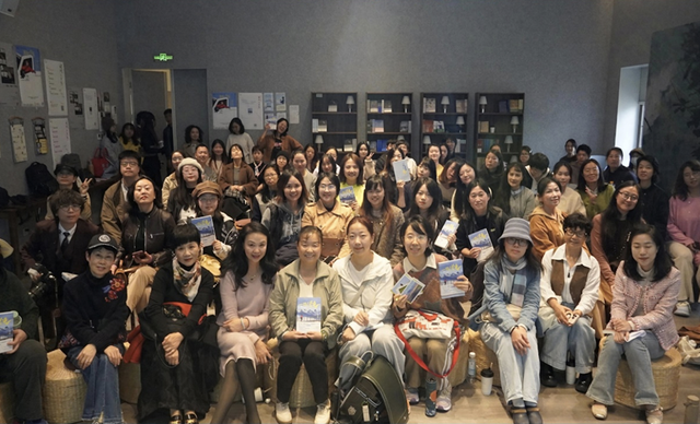 “50岁阿姨自驾游”苏敏携新书亮相成都：房车是我承载梦想的家