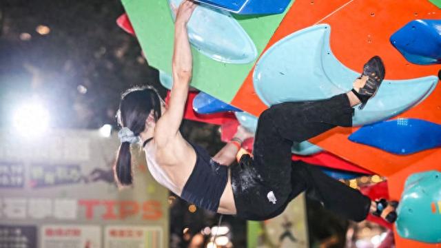 “下班当猴子”，上海年轻人爱上抱石攀岩！但多人受伤安全风险不容忽视