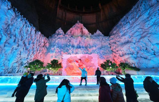 1987年出生市民免费游！北京龙庆峡冰筑《大闹天宫》