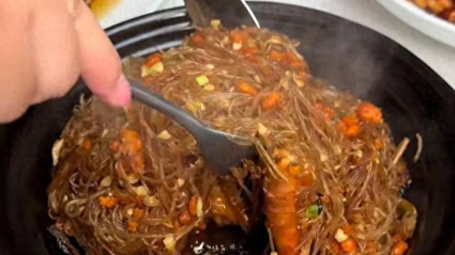 上海一女子点了个88元的菜，结账变358元！餐厅称服务员是新来的