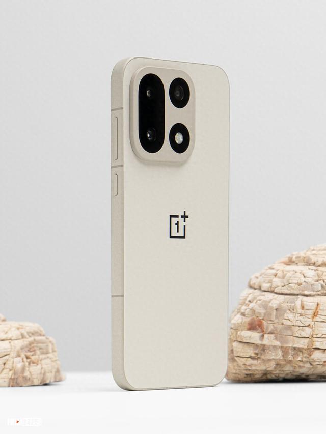 一加 15：系统超级丝滑，影像依旧优秀