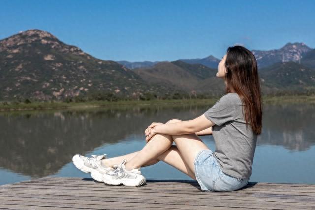 为何越活越通透的女人，越有底气？答案藏在自己身上