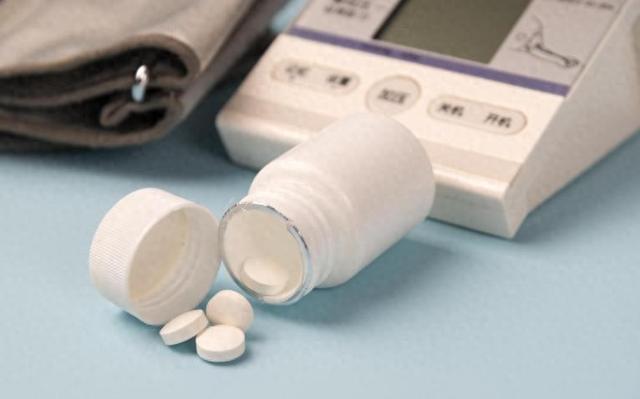 甲流离世的人飙升！医生嘱咐：服用氨氯地平时，切记不要碰这几样