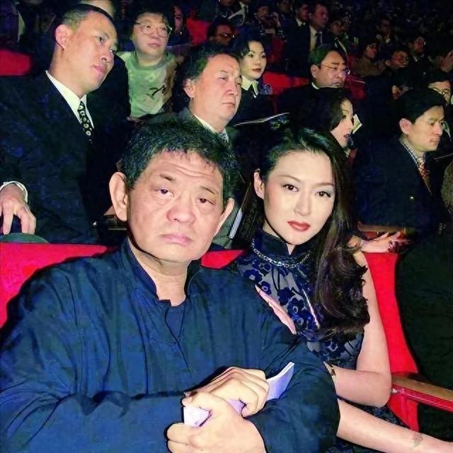 100多位情妇，睡九人床，从3亿富豪到负债26亿，他咋把自己作死的