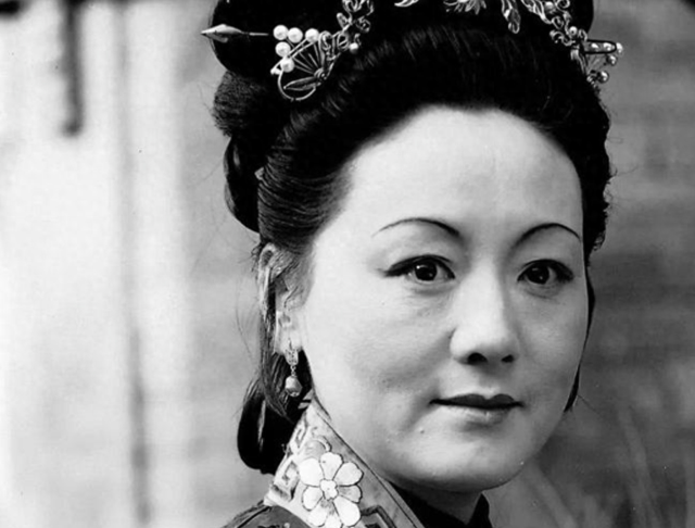 著名京剧演员孙彩虹逝世	，曾参演并担任87版《红楼梦》剧务