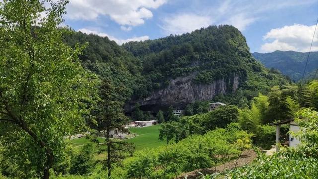 重庆綦江大山深处发现岩洞人家，几代人逍遥自在生活近百年
