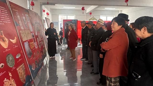 托里：流动博物馆进社区 新疆“四史”文化润人心