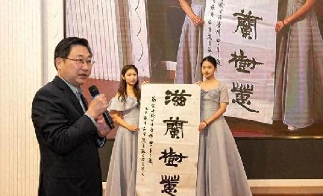学校举行“焕然——首都师范大学书法学科创建40周年书法笔会”