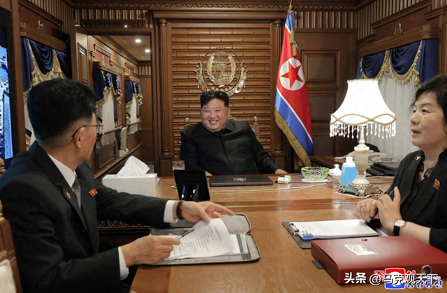 朝鲜金正恩启程来华，专列车厢内部曝光，韩国又惊又喜，两手准备