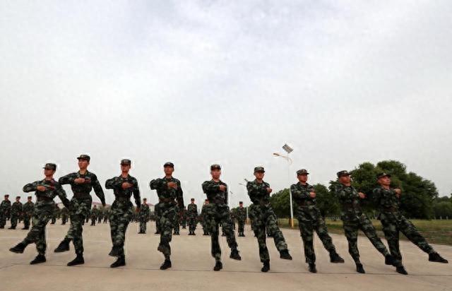 征兵时间和入伍时间（孩子当兵选对时间）