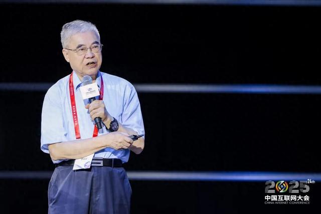 邬贺铨院士 AI正向AI Agent和Agentic AI演进，互联网进入智能体时代