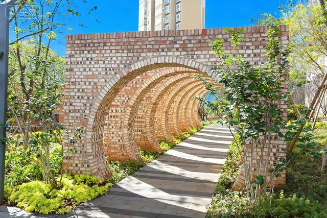 昆钢文砖园：从钢铁熔炉到文艺打卡地，又一个大观楼庾园九重门