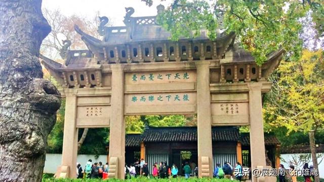 《游天平山：枫影古韵里的灵魂邂逅》