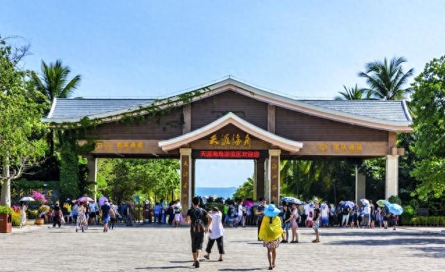 景区大门越修越远，深扒景区背后的“摆渡车经济”