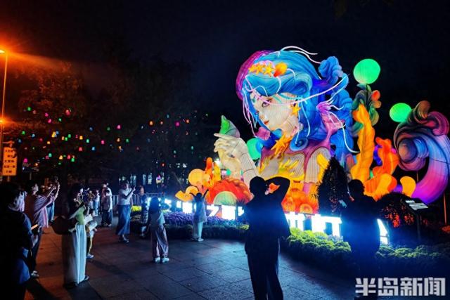 这里是青岛｜中山公园假期夜游人气旺