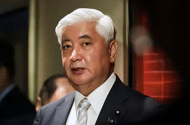 澳军连开3枪，踩踏中国红线，解放军接下挑战书，兵力已一路北上