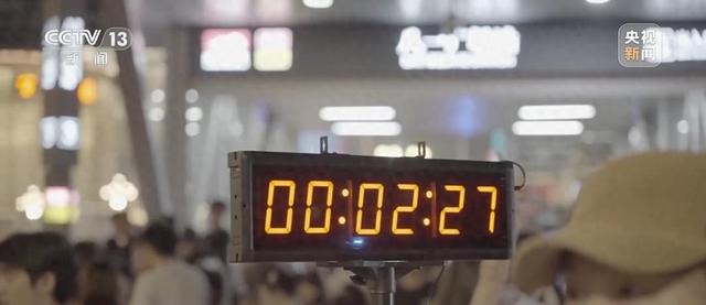 景区拍照，限时30秒！网友：好像做了一套广播体操……