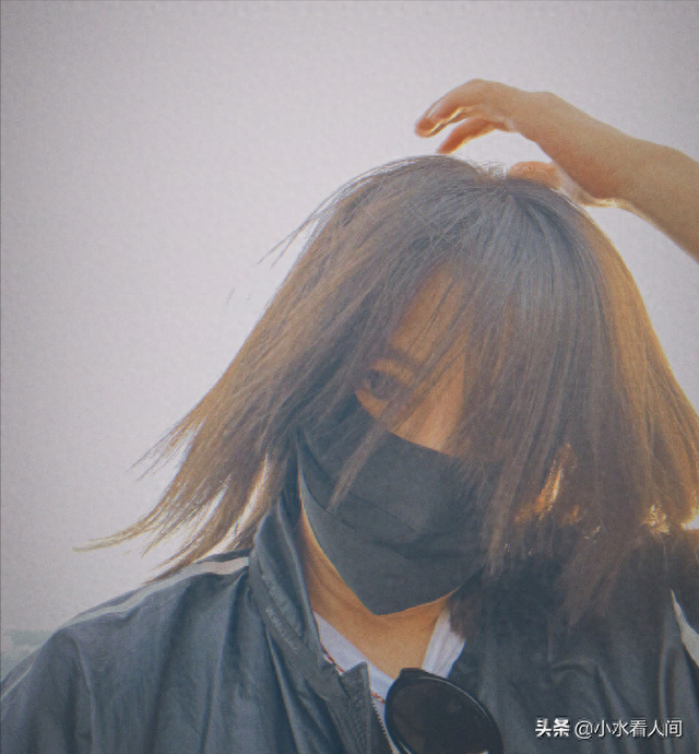 落地凤凰不如鸡！赵薇回老家探亲，全副武装包裹，不敢露脸怕见人