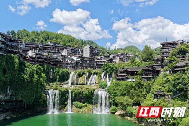 文旅出海“圈粉”全球游客 芙蓉镇的蝶变之路