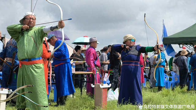 蓝天、白云、绿草地，草原就该这样！