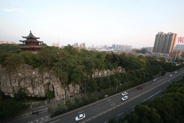 峰巅放目景尤宏